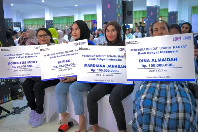 Para pelaku UMKM dari berbagai sektor di Labuan Bajo, NTT menerima Kredit Usaha Rakyat (KUR) dari PT Bank Rakyat Indonesia (Persero) Tbk (BRI). Foto: Kementerian UMKM.