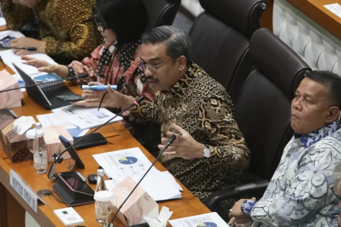 Menteri UMKM Maman Abdurrahman dalam rapat kerja (raker) dengan Komisi VII DPR RI di Komplek Parlemen Senayan, Jakarta, Senin (18/5/2026). Foto: Investortrust/Mohammad Defrizal