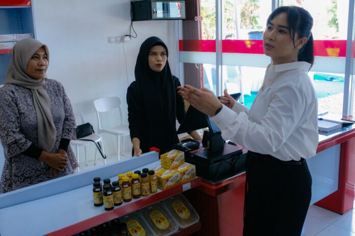 Wakil Menteri Pariwisata (Wamenpar), Ni Luh Puspa menghadiri peresmian operasional 1.061 KDKMP oleh Presiden Prabowo Subianto di Nganjuk, Jawa Timur, Sabtu (16/5/2026). Foto: Kemenpar.