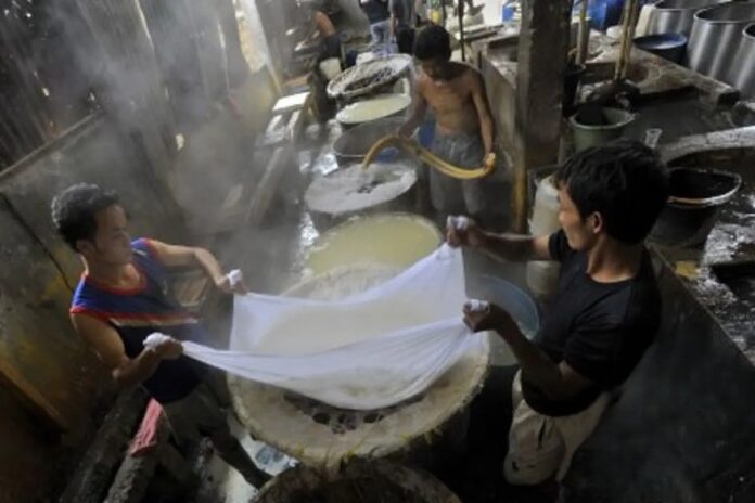 Ilustrasi perajin tahu dan tempe. Foto: Antara.