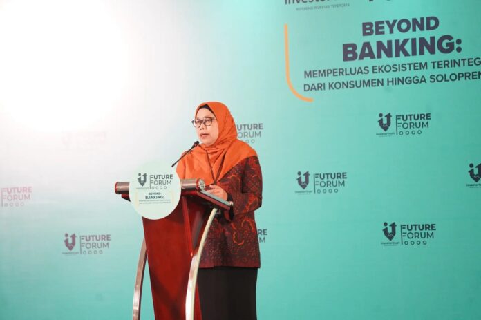 Kepala Departemen Pengaturan dan Pengembangan UMKM dan Keuangan Syariah di Otoritas Jasa Keuangan (OJK) Ayahandayani K memberikan sambutan pada Seminar “Beyond Banking: Memperluas Ekosistem Terintegrasi dari Konsumen hingga Solopreneur” di Hotel Aryaduta Menteng, Kamis (23/7/2026). Foto: Investortrust/Elsid Arendra