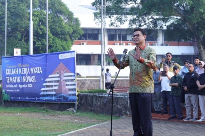 Kepala BPOM, Taruna Ikrar melepas mahasiswa KKN IPB University di Lapangan Telaga Inspirasi Kampus IPB Darmaga Bogor, Sabtu (4/7/2026). Foto: Antara.