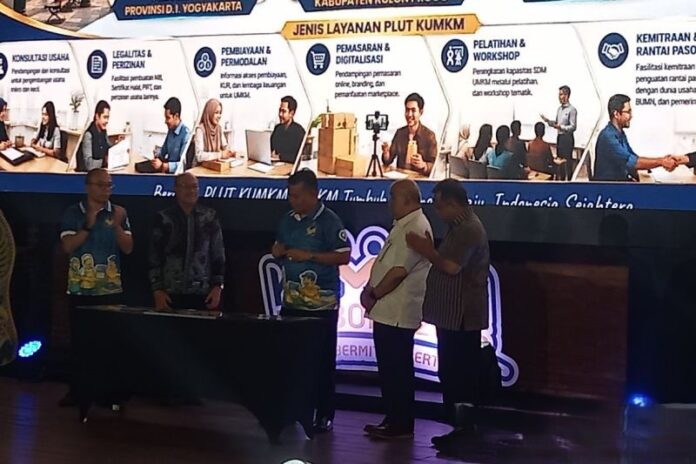 Peresmian program Kemudahan Usaha Mikro untuk Bermitra (Kumitra) di Teras Malioboro, Yogyakarta, Jumat (17/7/2026) malam. Foto: Antara.