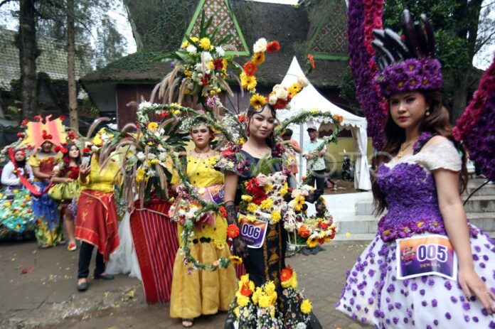 Festival Bunga dan Buah Karo 2026 di Taman Mejuah-juah, Berastagi, Kabupaten Karo, Sumut. Foto: Antara.