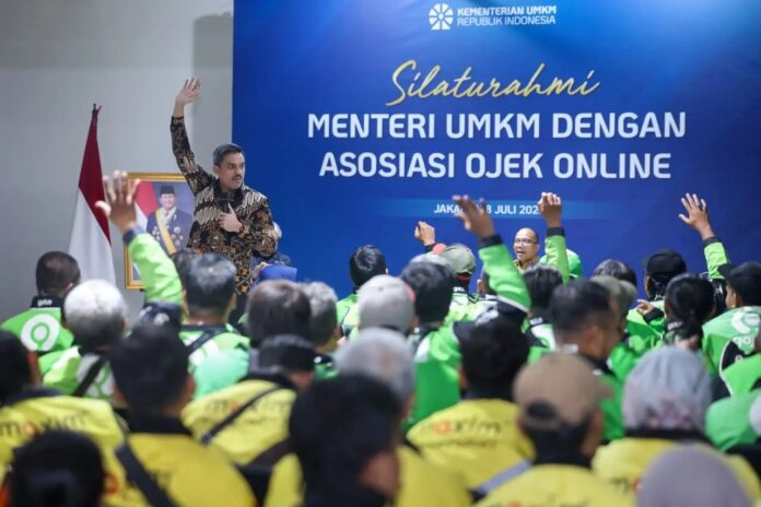 Menteri Usaha Mikro, Kecil, dan Menengah (UMKM), Maman Abdurrahman menemui ratusan pengemudi ojek online (ojol) yang mewakili 19 komunitas mitra Gojek, Grab, dan Maxim di Kantor Kementerian UMKM, Jakarta, Rabu (8/7/2026). Foto: Kementerian UMKM.