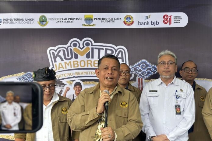 Wakil Menteri Usaha Mikro, Kecil, dan Menengah (UMKM), Helvi Yuni Moraza saat memberikan keterangan di Kota Bandung, Jawa Barat, Rabu (29/7/2026). Foto: Antara.