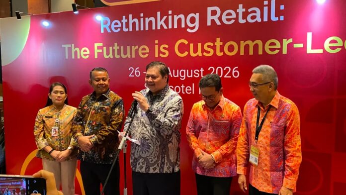 Menteri Koordinator (Menko) Bidang Perekonomian, Airlangga Hartarto (tengah) di acara Indonesia Retail Summit and Expo (IRSE) 2026 di Jakarta, Rabu (26/8/2026). Foto: Investortrust/Saliki Dwi Saputra