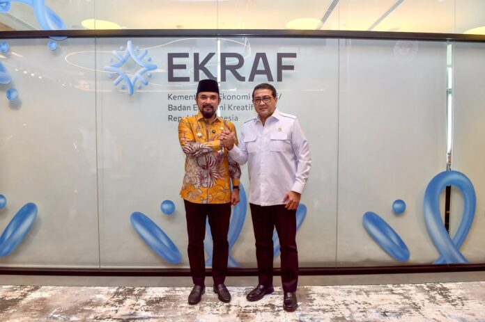 Menteri Ekonomi Kreatif (Menekraf)/Kepala Badan Ekonomi Kreatif (Ekraf), Teuku Riefky Harsya menerima audiensi Bupati Aceh Timur, Iskandar Usman Al-Farlaky di Kantor Kementerian Ekonomi Kreatif, Jakarta, Senin (3/8/2026). Foto: Kemenekraf.