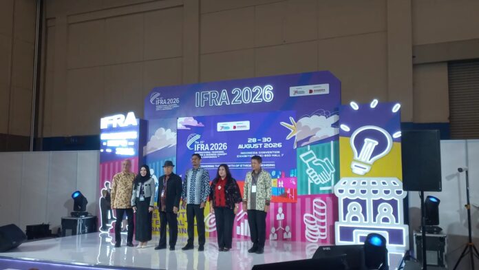 Dirjen Perdagangan Dalam Negeri (PDN) Kementerian Perdagangan (Kemendag), Iqbal Shoffan Shofwan (ketiga dari kiri) dalam acara pembukaan pameran waralaba dan lisensi The 25th International Franchise, License and Business Concept Expo and Conference (IFRA) 2026 yang berlangsung pada 28–30 Agustus 2026 di Hall 7, Indonesia Convention Exhibition (ICE), BSD City, Tangerang. Foto: Investortrust/Taufiq Al Hakim