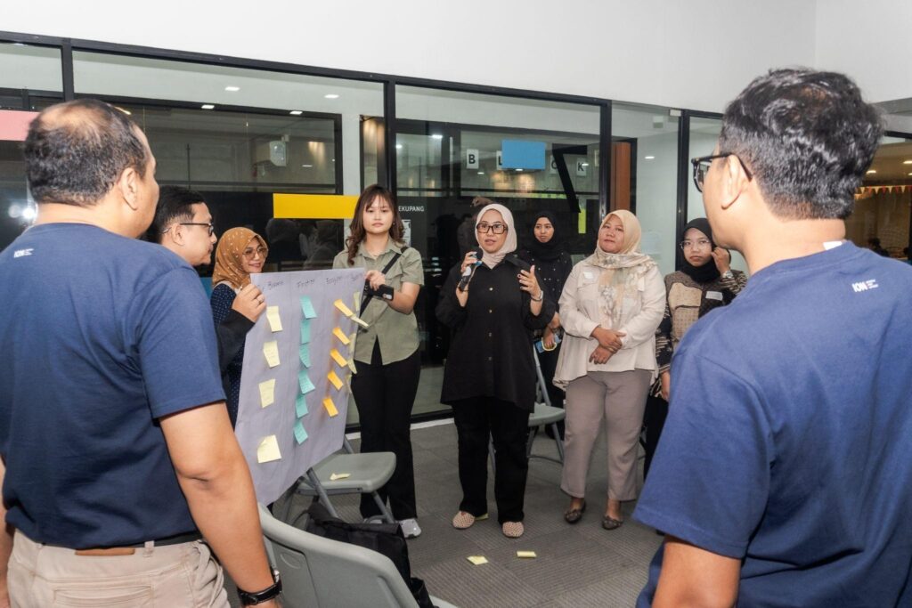 Para peserta berdiskusi dan memetakan bisnis startup dalam “Digital Public Infrastructure: Mini Seminar & Networking” yang digelar Indonesia Open Network (ION) di Garuda Spark Innovation Hub, BLOCK71 Bandung, Rabu (9/9/2026). Foto: ION.